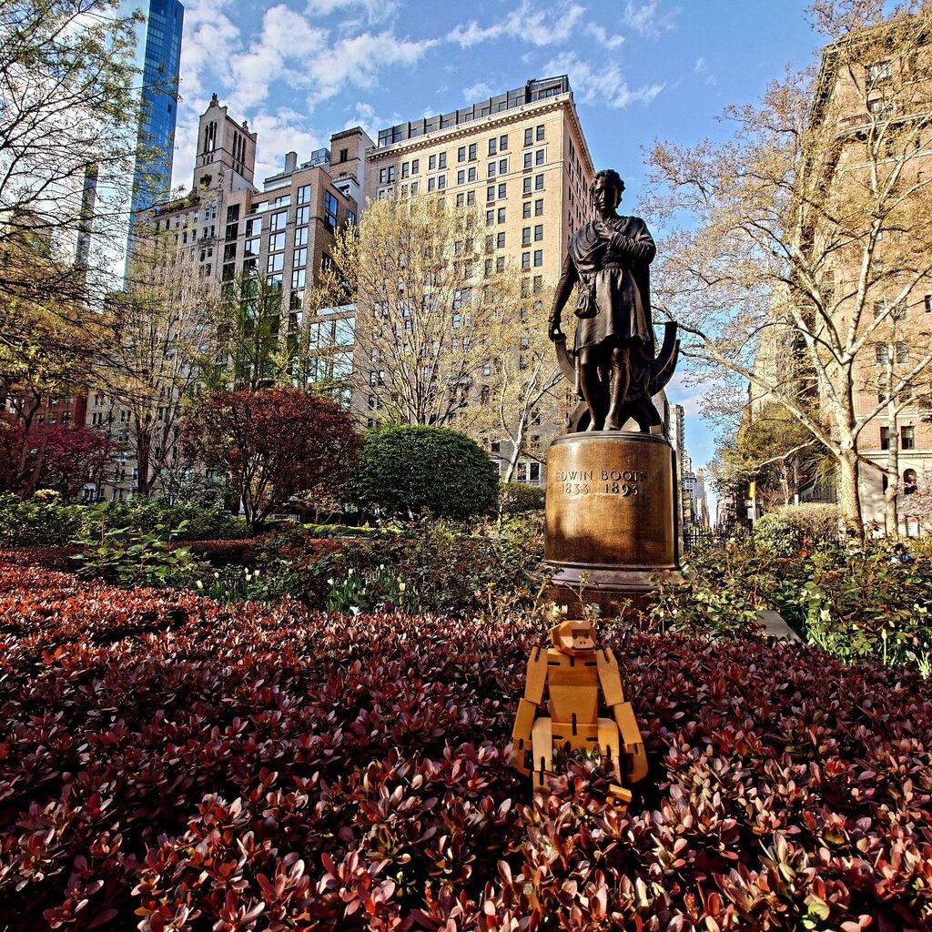 Monkey basking in the sun at a picturesque park, surrounded by lush greenery and a famous statue. 🌳☀️🐒 #ParkLife #SunnyAdventures #Morphits #monkey #gramercypark #yoshiakiito #moma #Transformation #travel #woodentoys #woodenpuzzle