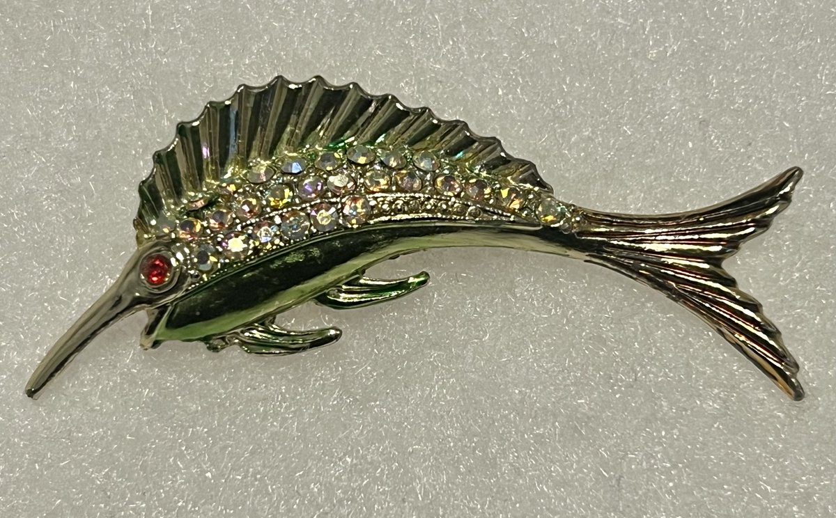 CUTE! #Swordfish #Marlin #Sailfish Brooch AB Rhinestone Green #Metallic Pin 90s FREE SHIP
#rhinestonejewelry #vintagejewelry #sealife #beachvibes #brooches #broochstyle #accessories #mothersdaygifts #giftsformom #giftsforher #Marlins #lapelpin #ebayfinds

 ebay.com/itm/2667737695…