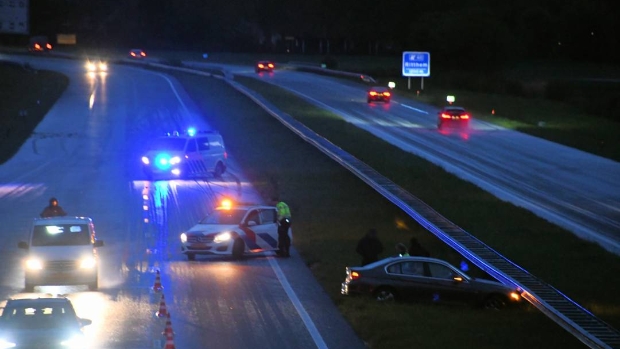Twee auto's van de weg A58 Ritthem -  internetbode.nl/vlissingen/l/4…