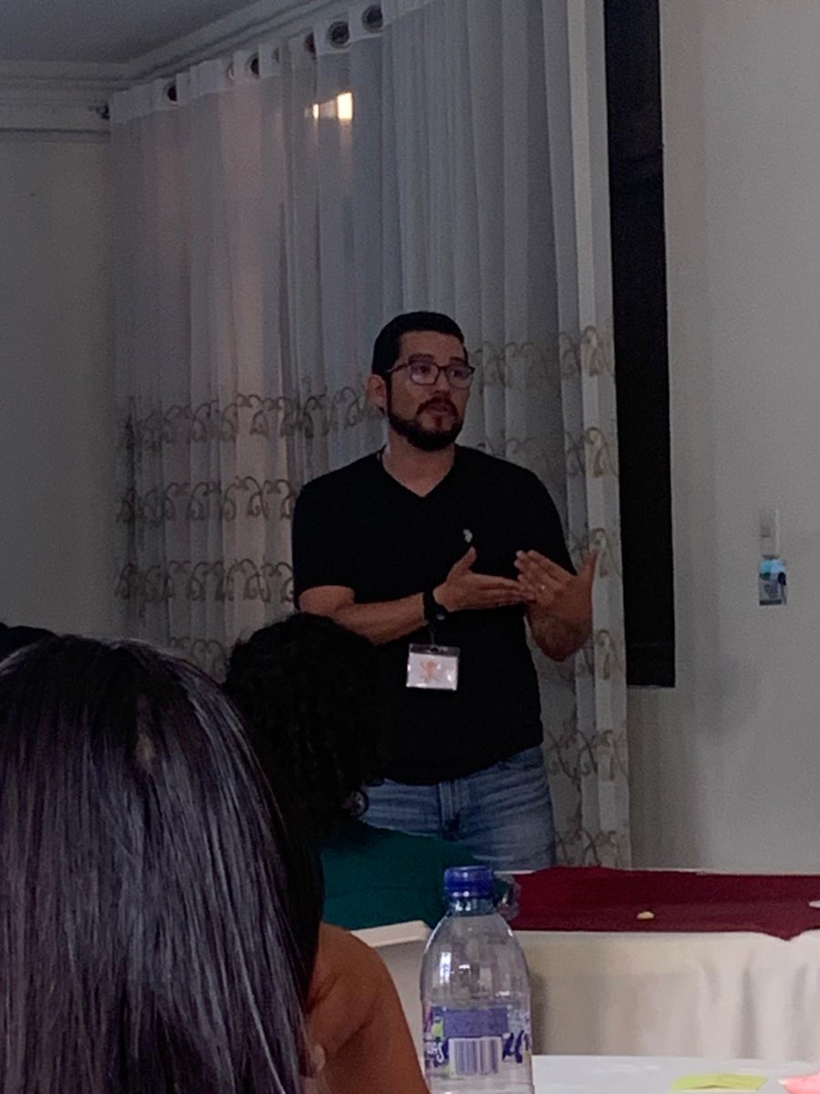 _SafePassage_'s tweet photo. Our Senior Director of Student and Community Services, Pablo Callejas presented last week on the topic of mental health at the Directorio Guatemala Conference, in collaboration with our friends at Creamos. 

#mentalhealth #conference #health #wellbeing #collaboration https://t.co/E8UxI1TJOp