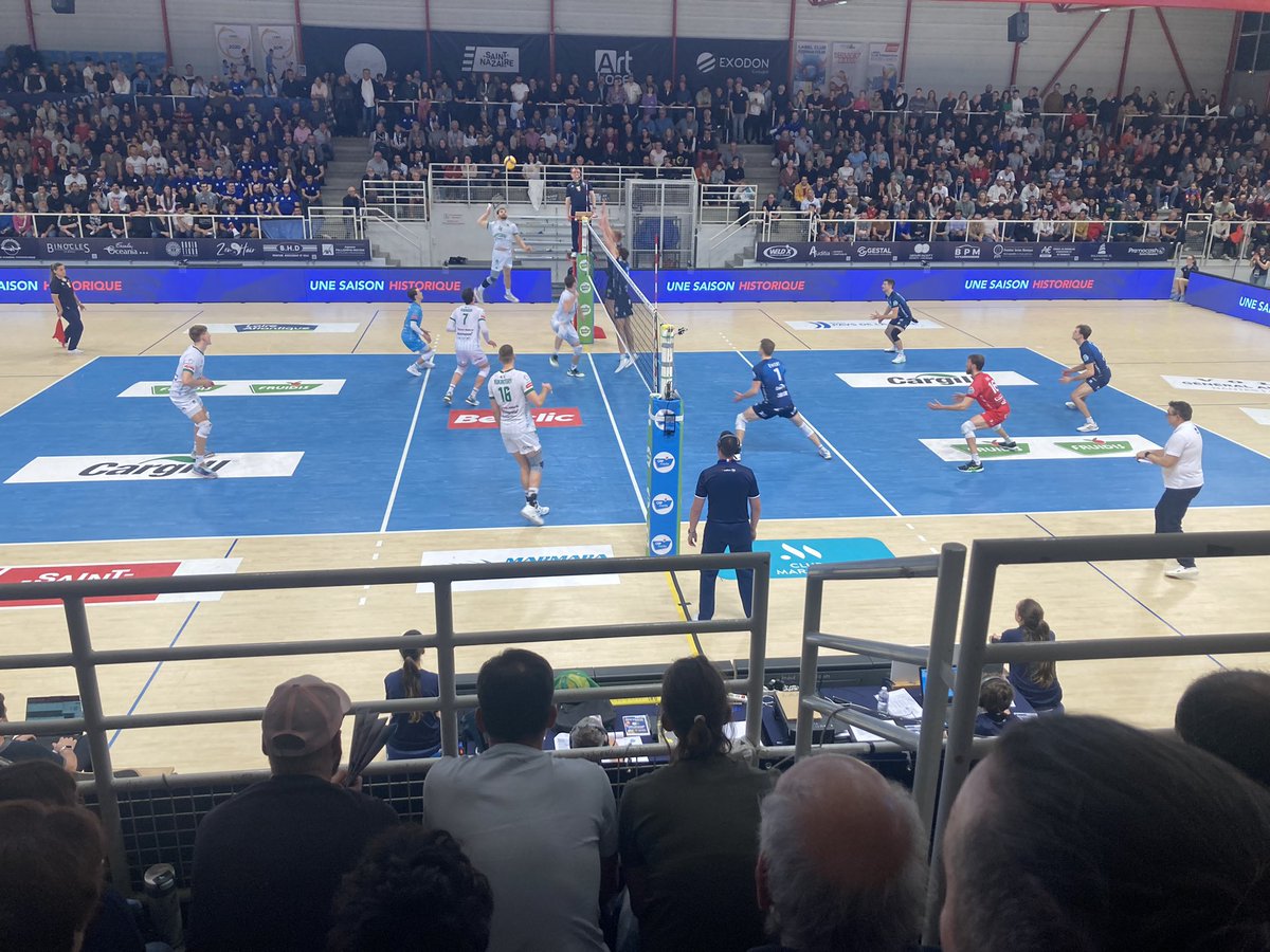 #saint-nazaire #volley <a href="/LNVofficiel/">LNV</a> Demi-finale retour playoffs <a href="/Snvba_44/">Saint-Nazaire Volley-Ball Atlantique</a>  battu 3-1 par <a href="/TLMVolleyBall/">Tourcoing Volley</a> 
C’est sur le parquet du Nord que se jouera la place de finaliste. Résumé en images demain dans éditions <a href="/F3PaysdelaLoire/">France 3 Pays de la Loire</a>
