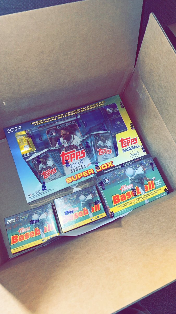 sodaking's tweet image. #ToppsBaseball Mailday that I barely remember ordering 🍻 
Feeling lucky on one of these boxes
#Topps
