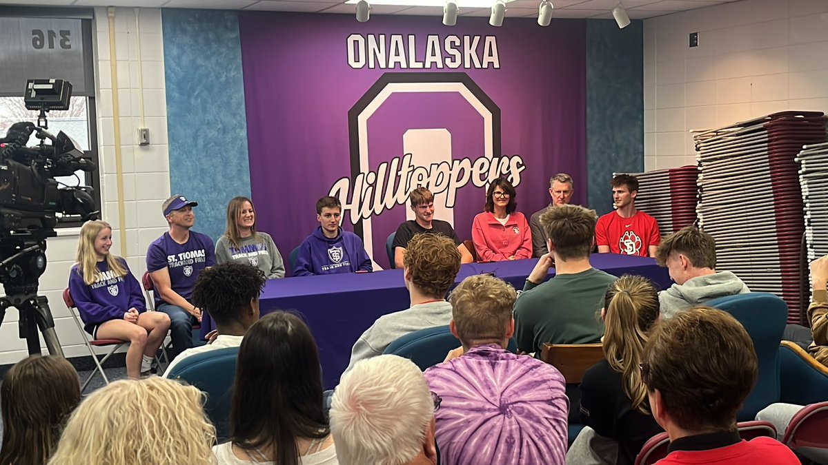 OnaBoysBball's tweet photo. Today Evan Anderson had his signing to the University of South Dakota, as we’ll continue his academic and athletic career as a Coyote! We wish him the best of luck in South Dakota! @ev_anderson10 https://t.co/Efmq0mOcdm
