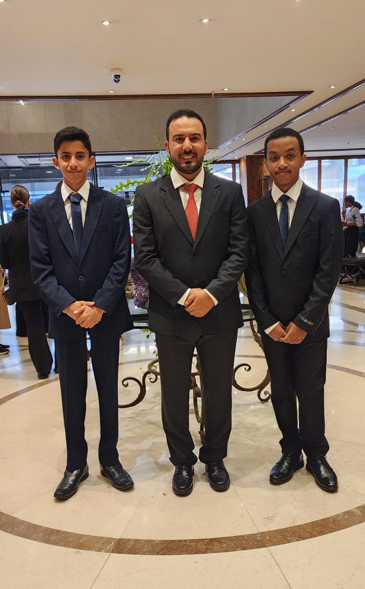 nms3101's tweet photo. شارك وفد المدرسة في افتتاح ندوة: "الشباب للتراث الثقافي العالمي"
حيث بدأت الندوة بقص شريط افتتاحها وذلك بمشاركة ١٤دولة ممثلة في ٢٤ مدرسة من مختلف العالم، قُدمت عروض مرئية عن الدول المشاركة ودور الفن في تحقيق السلام بين الشعوب.
واختتم اليوم الأول بزيارة الأماكن التاريخية في أثينا. https://t.co/qLJc65xBVR