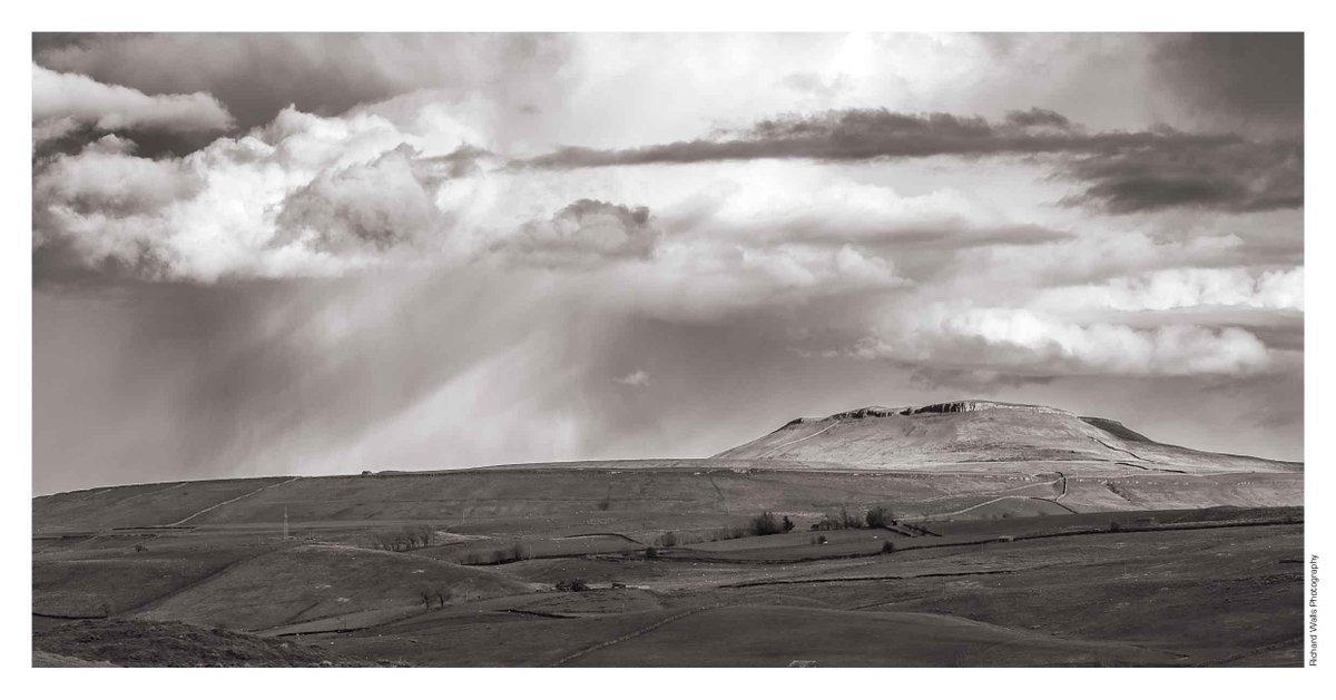 Epic skyscape above Addlebrough yesterday #Wensleydale #YorkshireDales @northyorkswx