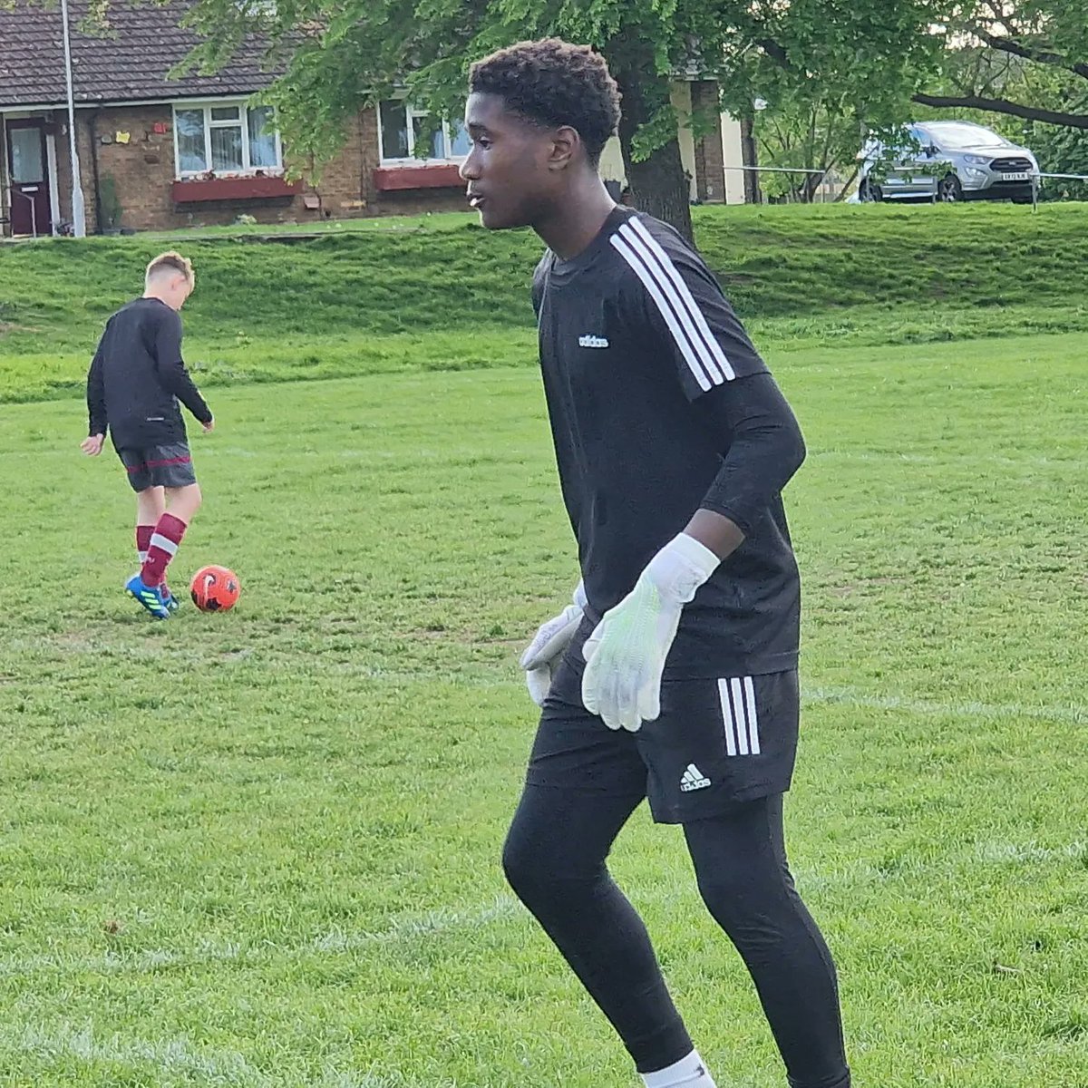 Great session by the boys tonight with the big man Kelvin. Some great displays. <a href="/owen27ross/">Owen27ross</a>  #gkgloves #21sports #gkunion #goalkeeper #goalkeepergloves #gktraining