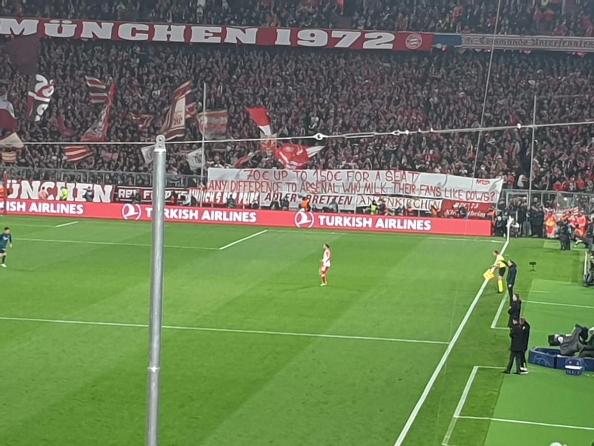 FinancialFairpl's tweet photo. Last week official prices of Arsenal were 70 £ to 136 £. Prices for todays match ranging from 70 € to 150 € for a seat (except of standing area 19 €). Any differences to Arsenal, who milk their fans like cows? 

#FCBARS #Twentyisplenty https://t.co/fg2y6w7hMA