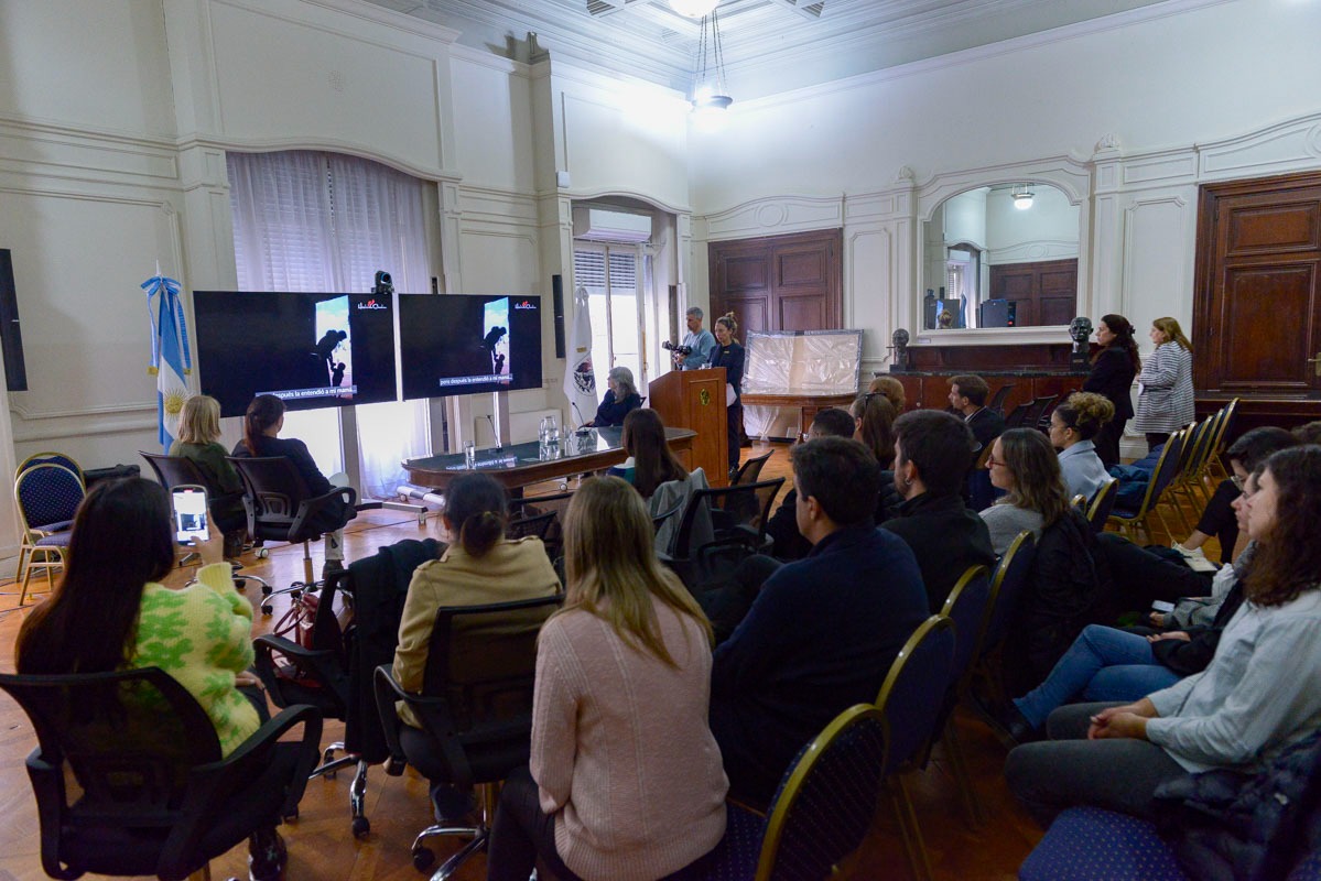 🎖👥 La Legislatura de la Ciudad declaró de Interés a la ONG 'Haciendo Caminos' por su aporte para mejorar la calidad de vida de los más chicos y su contribución con las familias en situación de vulnerabilidad social.