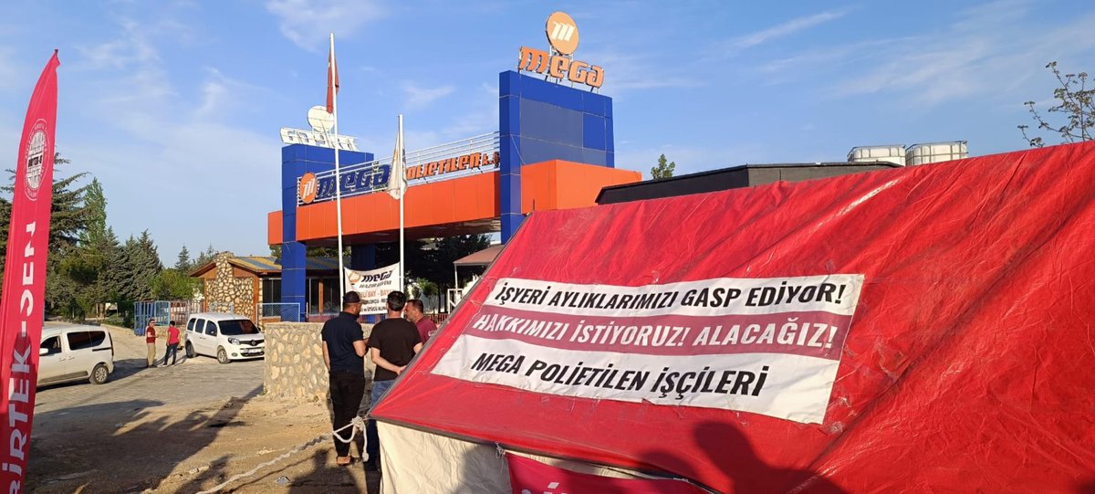 📢Besni’deki Mega Polietilen direnişinden ilk kazanım @pensendeyiz: 2 aylık ücretlerini alamadıkları için iş bırakan Mega Polietilen Fabrikası’ndaki işçilere ücretlerinin 1 aylığı yatırıldı. İşçiler taleplerinin tamamı kabul edilene kadar direnişlerini sürdürecek.