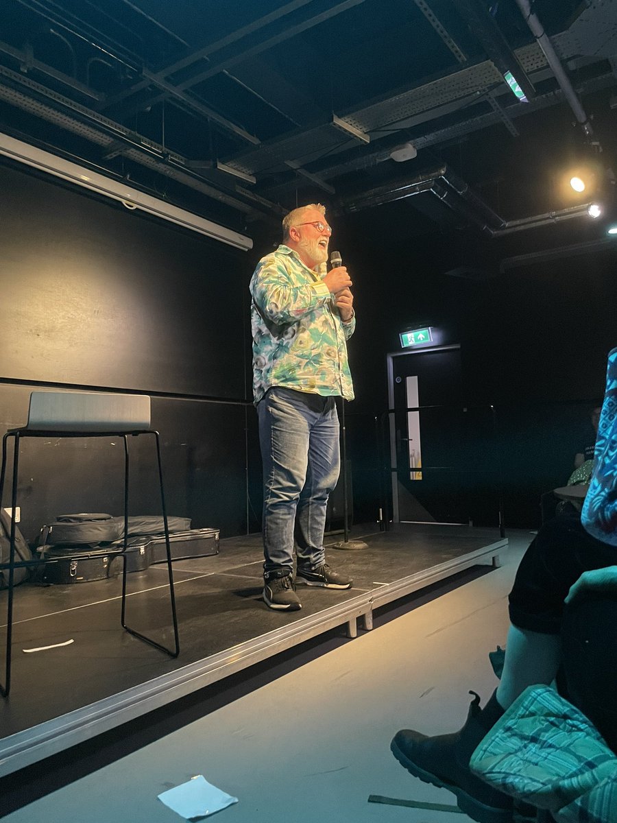 BrightClubMcr's tweet photo. Next on the bill, @lescarr, the only computer scientist in the room, takes us on a tour of famous experiments. And Pokémon. #bcm44 #dna https://t.co/wlsrwCmnbO