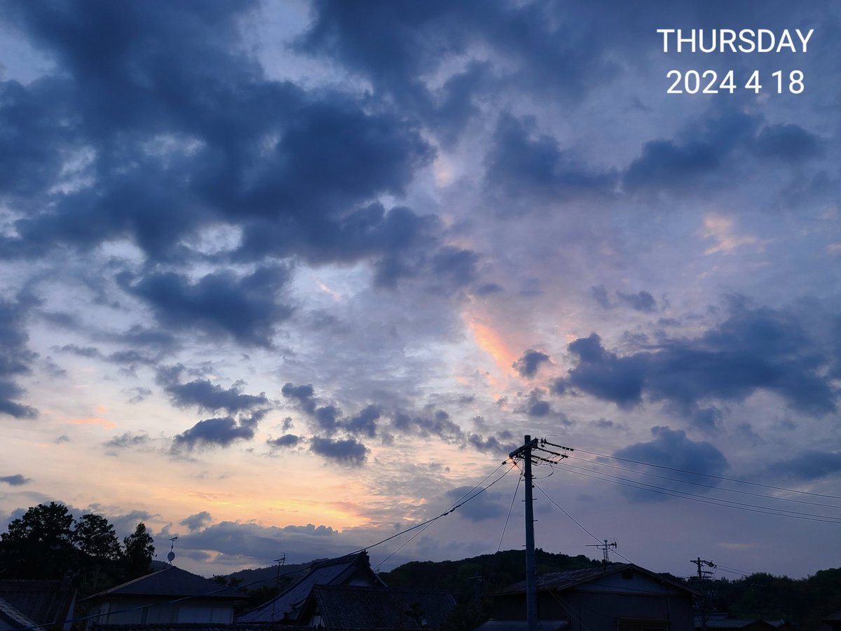 おはようございます。 雲が多めの遠州の小京都。 今日は夕方から雨予報です。 #もりまちの空 #遠州の小京都 #森町 #小京都 #遠州森町 #やっちゃえ森町 #静岡県 #onej