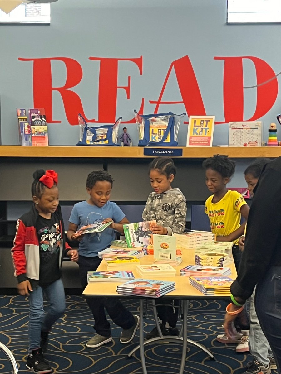 Reading opens the world in the Lou partnered with @SLPS_INFO @STLpubLibrary #WalnutParkBranch, Alderwoman Pam Boyd, @AFTunion and many other partners to support Reading Literacy! #WeLitForReadinginTheLou #ReadingOpensTheWorld #LiteracyForTheLou.