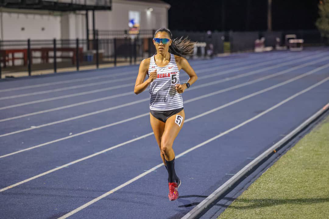 #Atletismo: Lismar Betancourt elegida atleta de la semana en universidad por la Universidad de Cumberlands, recinto donde cursa estudios superiores, esto luego de clasificar al nacional universitario al aire libre en los 10 000 metros planos. @NicolasMaduro @MervinMaldonad0