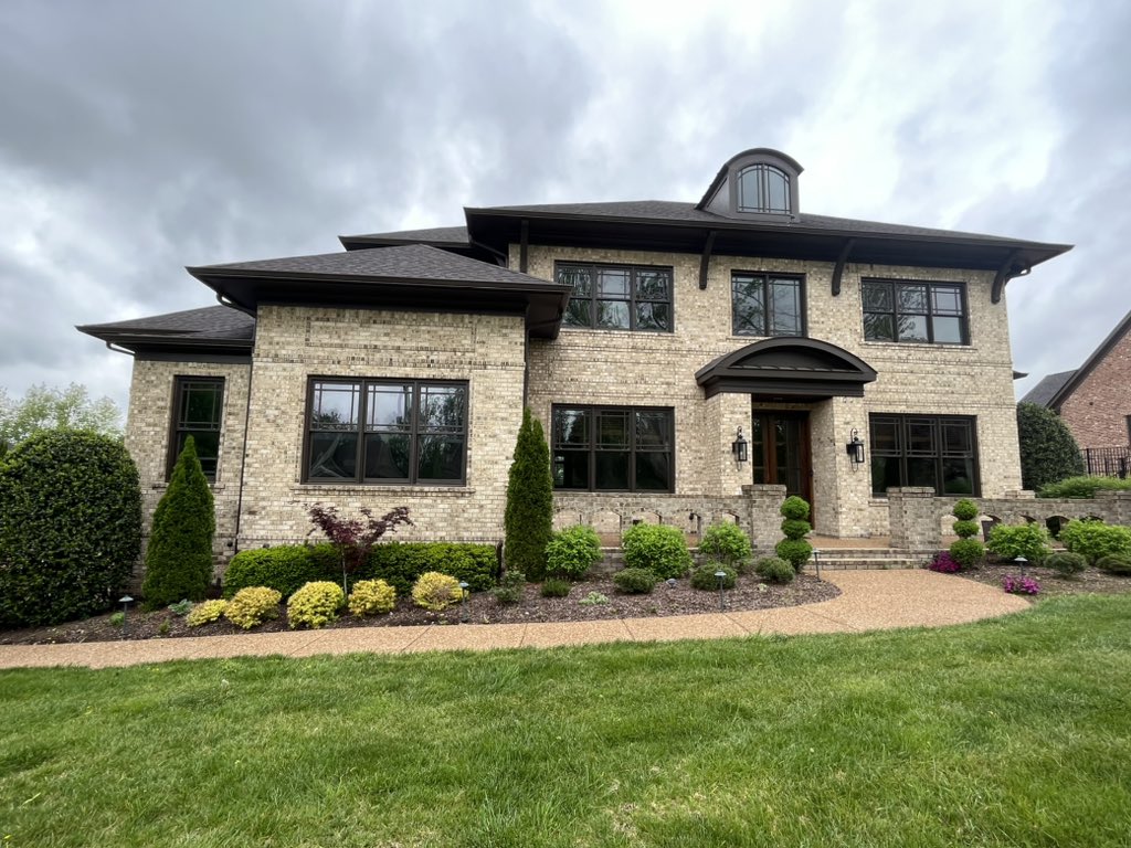 bridgerdbLLC's tweet photo. Amazing results from our most recent project! A huge paint job, from window frames, fascia, soffit, trim, back porch railing, garage doors &amp; downspouts!! This house looks amazing and our customer was very pleased with the results!!🤩 https://t.co/C27eKSANhp