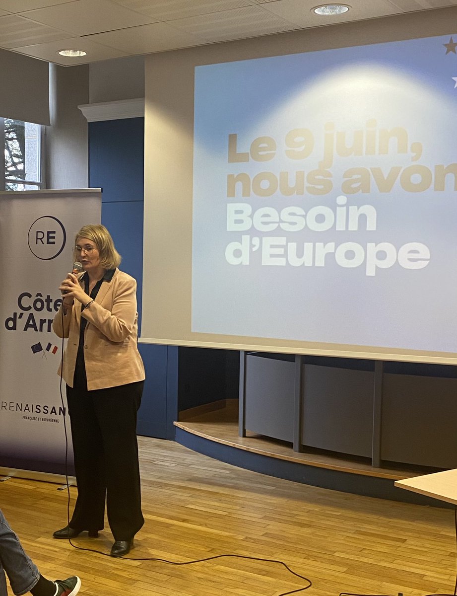 Réunion publique ce soir à #Dinan avec @MariePierreV et @Chantal_Bouloux en présence des représentants #Renaissance #Horizons #Modem Echanges passionnants autour de l'Union Européenne et de notre #BesoinDEuropee @ValerieHayer