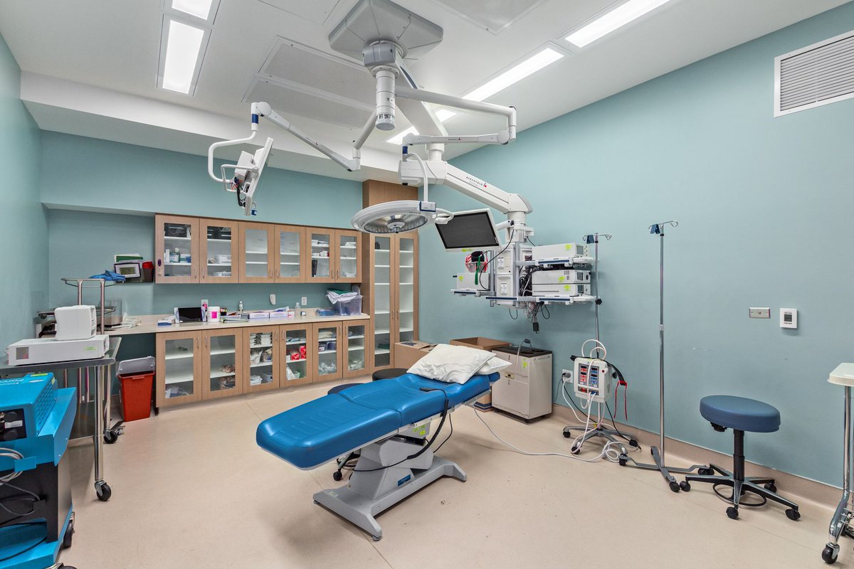 MenloGroupCRE's tweet photo. This built out surgical center in Scottsdale is available for lease or sale. The 12,565 SF building has 2 operatories, high end finishes and excellent visibility from the freeway. Visit https://t.co/2kV8e4QDgx to take a virtual tour! 

#SurgeryCenter #CommercialRealEstate https://t.co/QWFxRS01mz