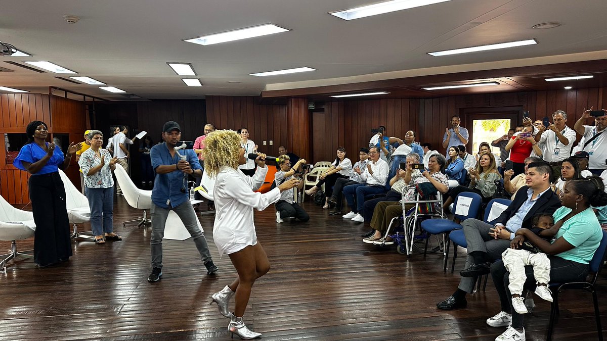 rodrisalazarco's tweet photo. Tenemos una deuda histórica con las #victimas, #Cali como gran receptora del suroccidente debe ser coherente en su PDD incluyendolas  en capítulo especial, @alejoeder reconciliar es  construir paz de cara a un compromiso ético con nuestras comunidades de víctimas. https://t.co/sZh2TBZ7mk