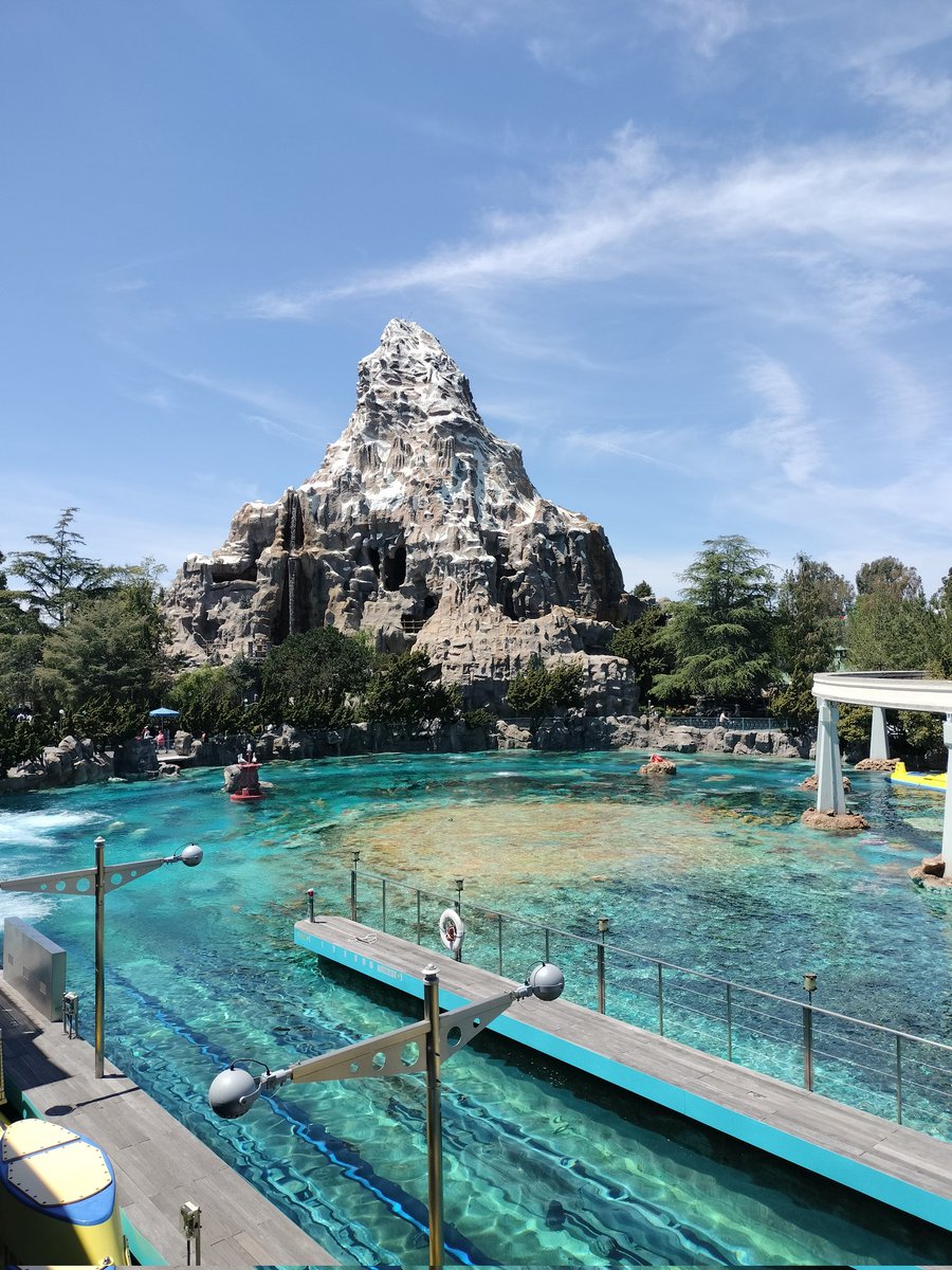 The Matterhorn..from the Monorail 😍
It's a perfect day in every possible way
#Disneyland