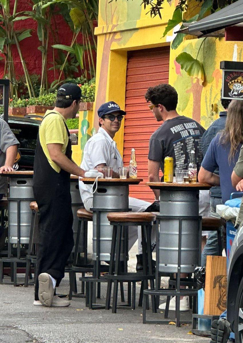 ELES TURISTANDO EM SP