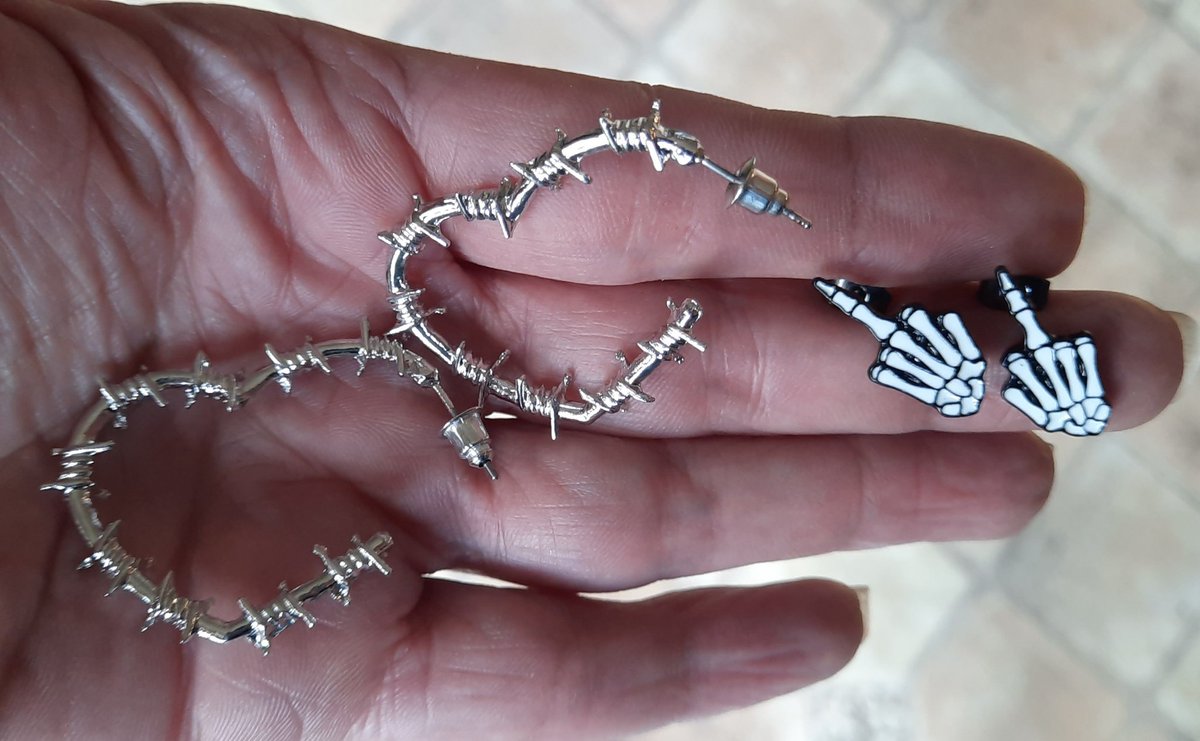 novemberwidow's tweet photo. Fun things bought on today's adventure https://t.co/8Uzgg0x6On