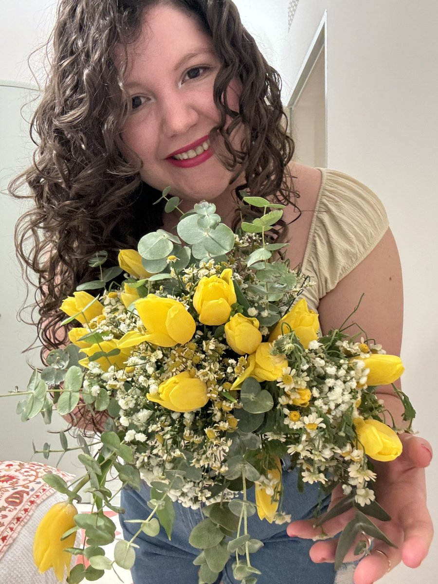 Sinchumitres1's tweet photo. 💛🌸 https://t.co/gdTXzY9MeR