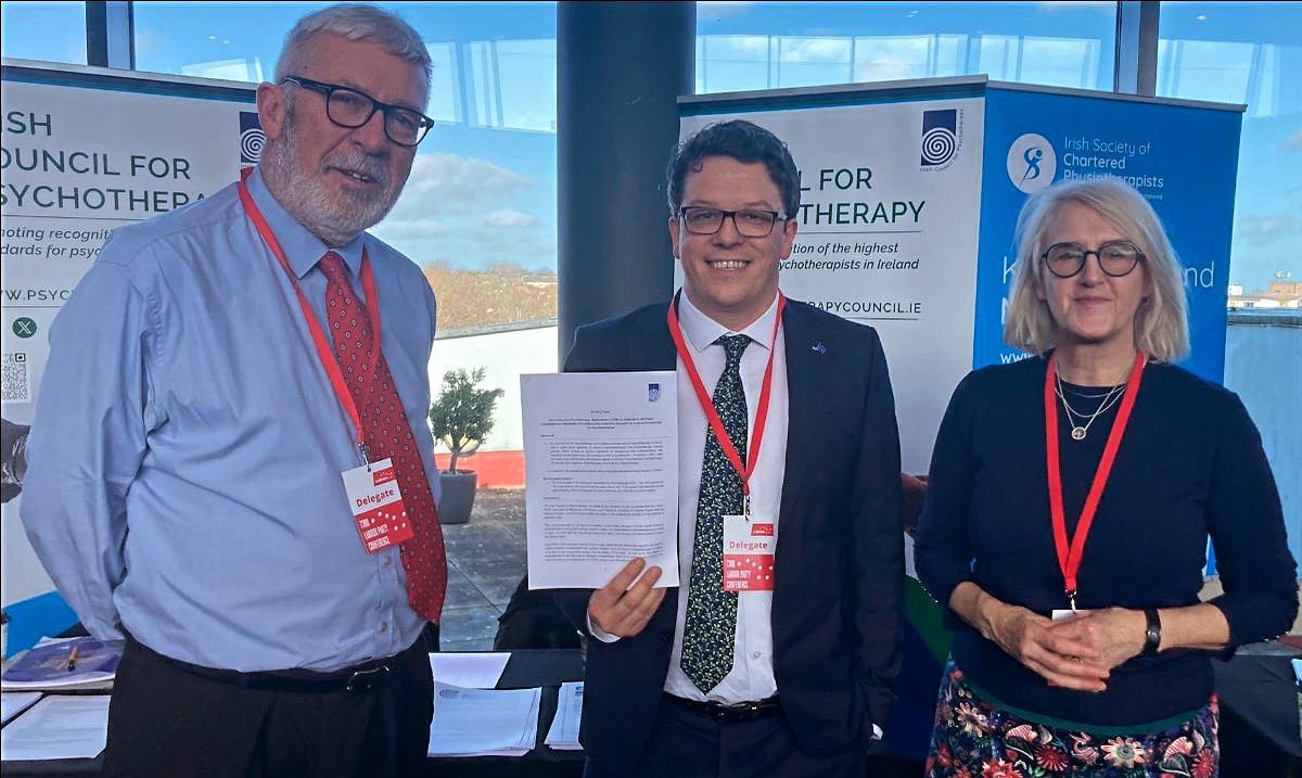 I was delighted to catch up with the Irish Association of Counselling and psychotherapy at the recent @labour conference. As a practicing psychotherapist I fully support their work in progressing regulation in Ireland. @IACP_ie
