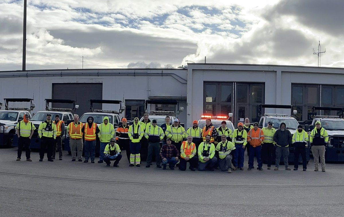 Some of our IRT drivers will wear yellow in addition to our orange reflective gear for high visibility!🧡💛 #GoOrangeDay 

IRT work zones are generally at collision sites with limited space to work so please slow down and avoid distractions.

#WorkZoneSafety