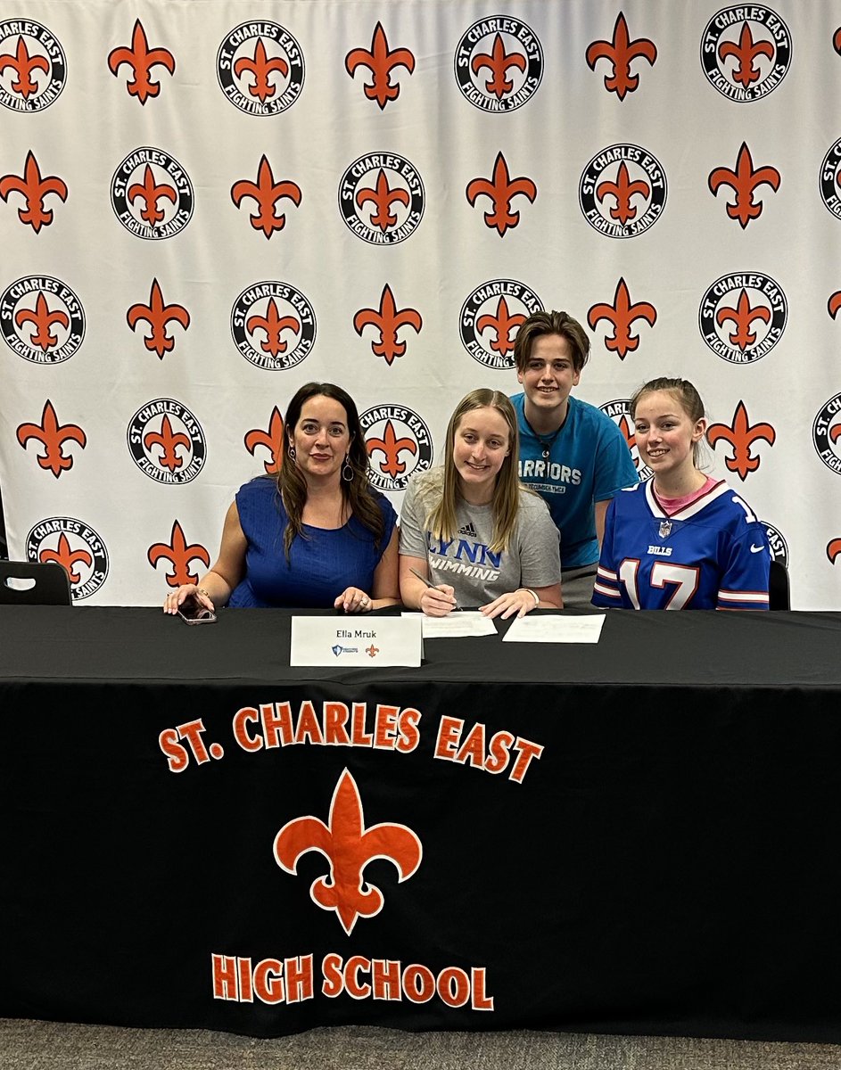 Ella Mruk signs her NLI to swim at Lynn University next year!!! #SaintsPride ⚜️ #FightingKnights <a href="/Lynn_Knights/">Lynn Athletics</a>