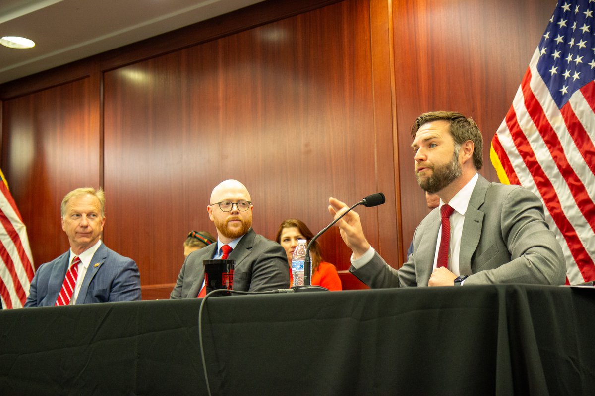 We appreciate bicameral discussions at RSC, which is why I’m so glad our colleague from across the Capitol @JDVance1 spoke to House members of @RepublicanStudy today!