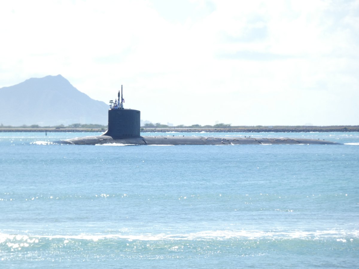 Virginia-class nuclear-powered attack submarine coming into Pearl Harbor, Hawaii - April 17, 2024 #virginiaclass