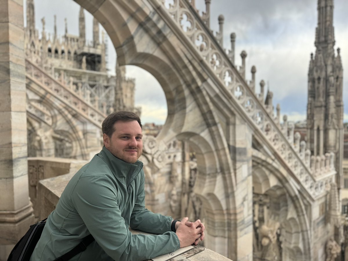 A full day walking in Milan and it was incredible. We saw so many amazing things but private tours of Da Vinci’s Last Supper (it’s so much bigger than I thought!) & the Duomo rooftop (there’s a marble carving of Abraham Lincoln’s head!) were the highlights. What a beautiful city!