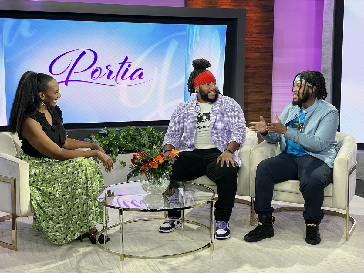 FOX5Atlanta's tweet photo. TODAY at 1 on an all-new @PortiaTVShow, @PortiaFOX5 sits down with two brothers who play #violin. Their musical talents have taken them from #NBA arenas to appearing on #ShowtimeattheApollo. You don't want to miss #SonsofMystro's electrifying performance!
#PortiaTVShow https://t.co/qeX0WzT9r2