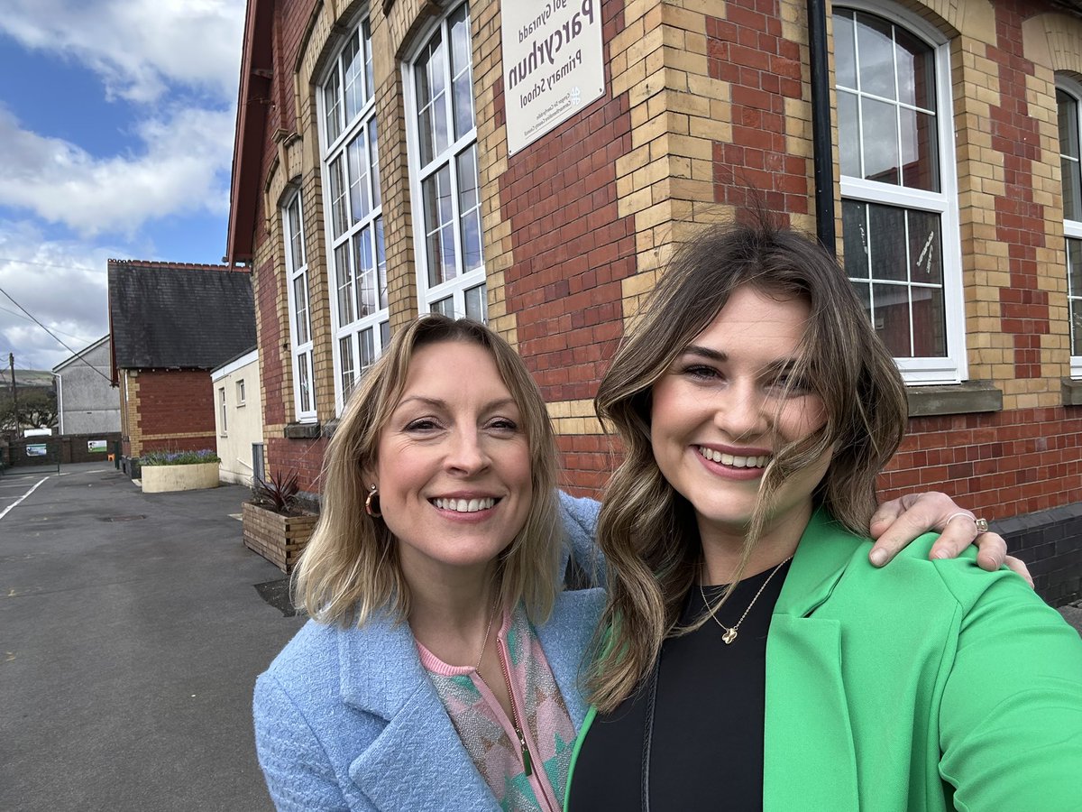 Prynhawn lyfli yn sgwrsio gyda phlant <a href="/ysgolparcyrhun/">Ysgol Parcyrhun</a> Diolch yn fawr am y croeso…a’r bwyd!!🩷