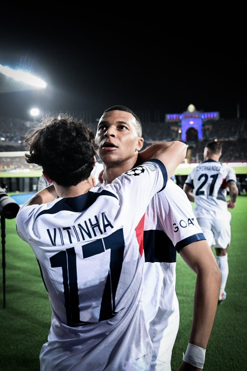 VibesFoot's tweet photo. 🔴 Avec 32 buts marqués, ces quarts de finale sont les plus 𝗣𝗥𝗢𝗟𝗜𝗙𝗜𝗤𝗨𝗘𝗦 de l’histoire de la Ligue des Champions !

⚽️⚽️⚽️⚽️⚽️⚽️ PSG
⚽️⚽️⚽️⚽️⚽️  Dortmund
⚽️⚽️⚽️⚽️ Atlético Madrid
⚽️⚽️⚽️⚽️ Barcelone
⚽️⚽️⚽️⚽️ Real Madrid
⚽️⚽️⚽️⚽ Manchester City
⚽️⚽️⚽️ Bayern Munich
⚽️⚽️ Arsenal