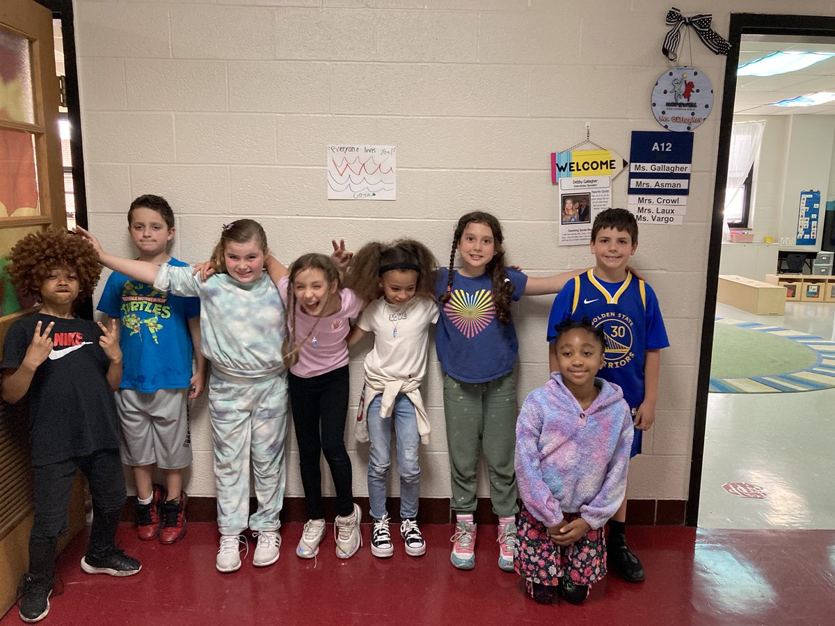 MrTimWilliamson's tweet photo. Crazy Hair Day during our Spirit Week! #wearelakota @hopewellECS https://t.co/uzpeWYXdhh