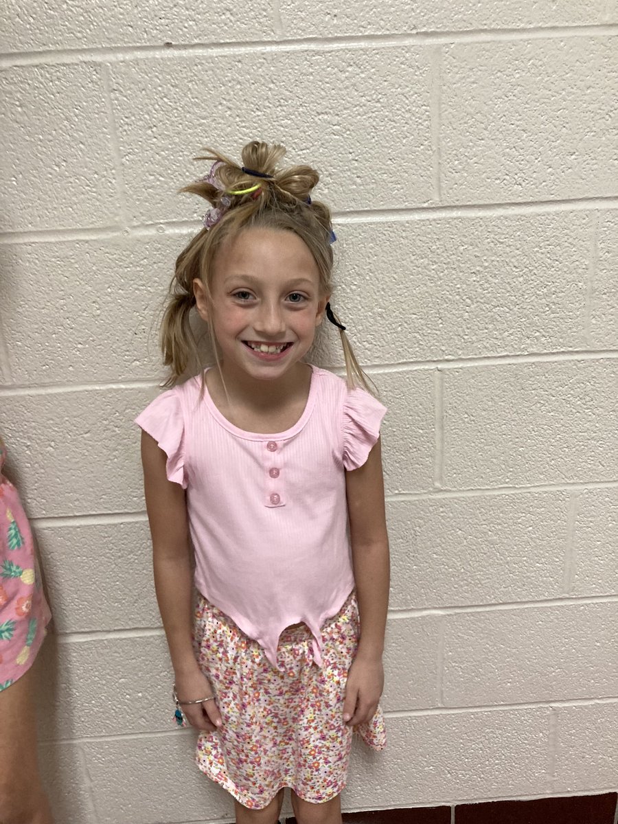 Crazy Hair Day during our Spirit Week! #wearelakota <a href="/hopewellECS/">HopewellECS</a>