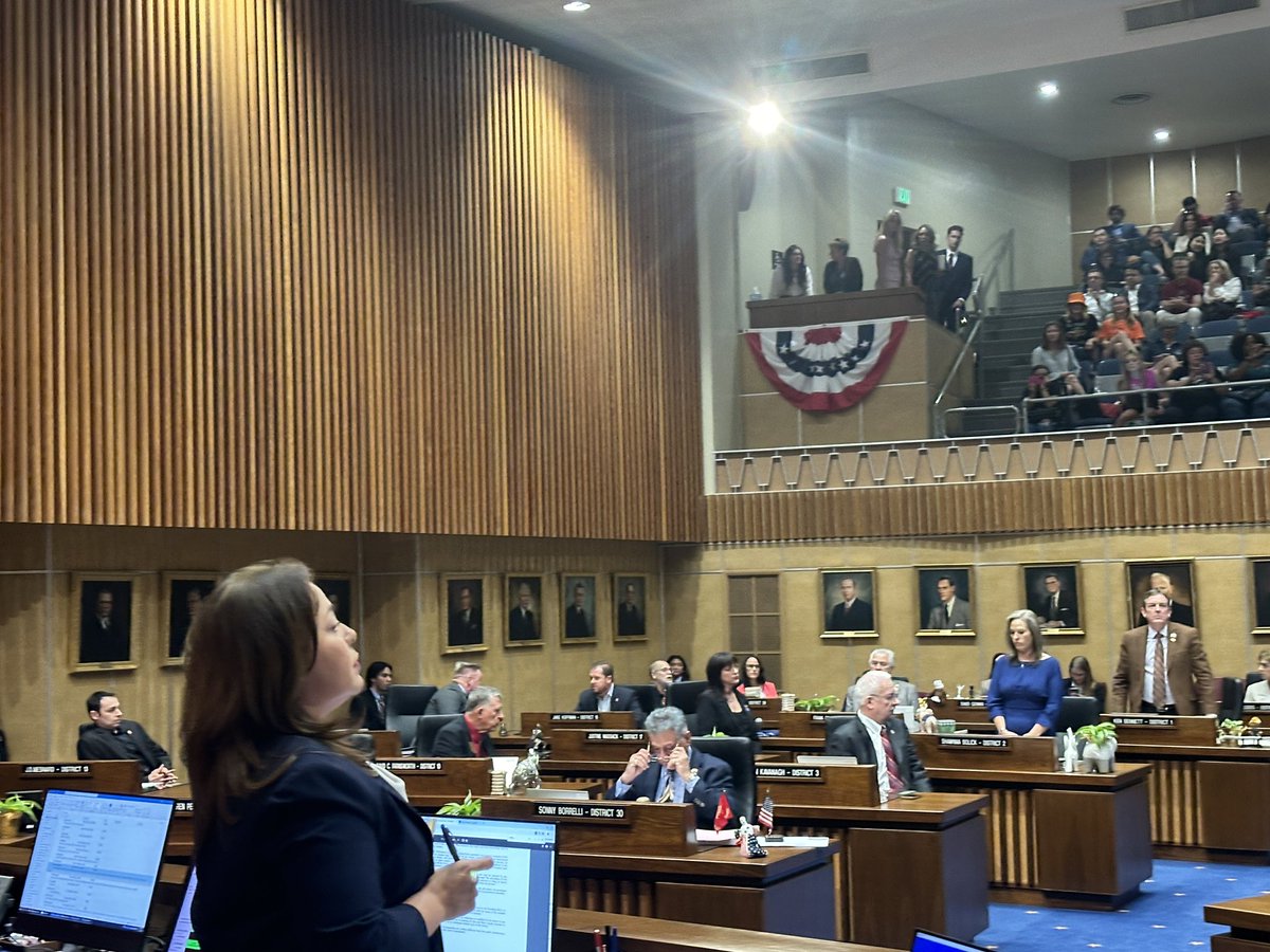 Democrats and 3 Republicans in the Arizona Senate are attempting to introduce a bill to repeal the state’s 1864 abortion ban. So far it’s working: Two opposing motions by Republicans just failed. Third one now being tried…