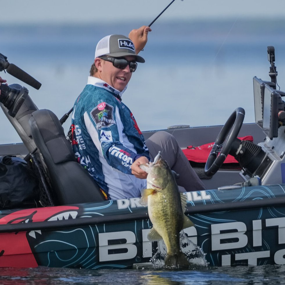 Forward-facing sonar for bedding bass? You betcha! @BassProShops Bass Pro Tour rookie phenom and 'Scoping extraordinaire @DrewGillFishing doesn't turn off his electronics in shallow water this time of year – and you shouldn't either. Here's why: majorleaguefishing.com/bass-pro-tour/…