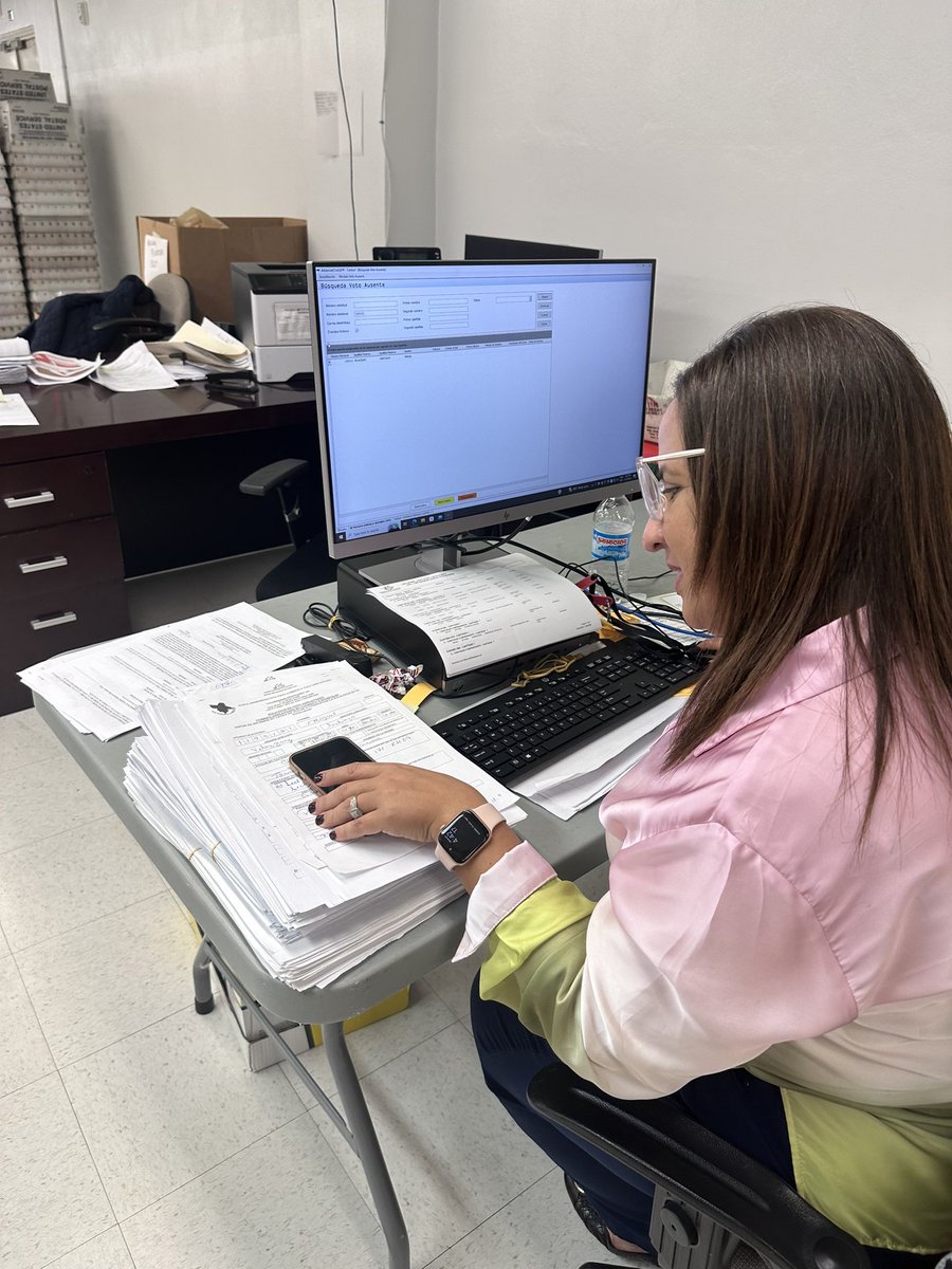 gacruz09's tweet photo. La Comisionada Karla Angleró en pleno compromiso que toda solicitud de voto adelantado PPD, será verificado y grabado.  Un equipo de primera.   Gracias al Ejército Electoral Popular. https://t.co/TRNweB6NA4