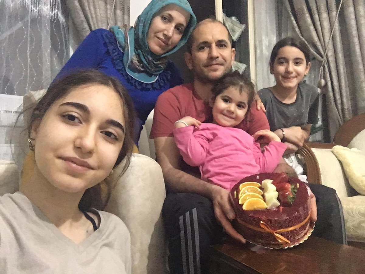 ApakKerem's tweet photo. Ömürden bir gün daha gider.
Cancağızım larım dan babalarına sürpriz doğum günü pastası. https://t.co/BCWlBWGiww
