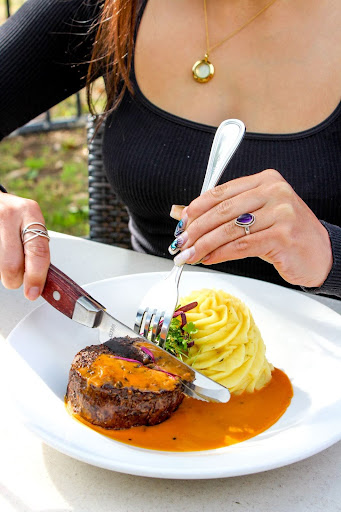 A filet that just melts in your mouth.

Hickory flame-kissed tenderloin with an au poivre reduction and creamy garlic mashed potatoes.

#WinewoodGrill #Winewood #Grapevine #VisitGrapevine #DFW #DateNight #Steak #Steakhouse #Filet #Wine