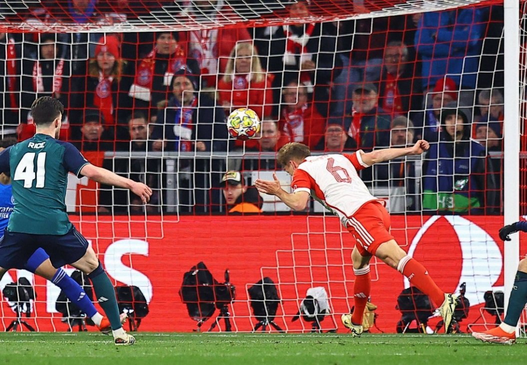 2013: Jupp Heynckes se v průběhu sezony dozvídá, že v létě v Bayernu končí. A loučí se vítězstvím v Lize mistrů, po finále s Dortmundem ve Wembley. 2024: Thomas Tuchel se v průběhu sezony dozvídá...