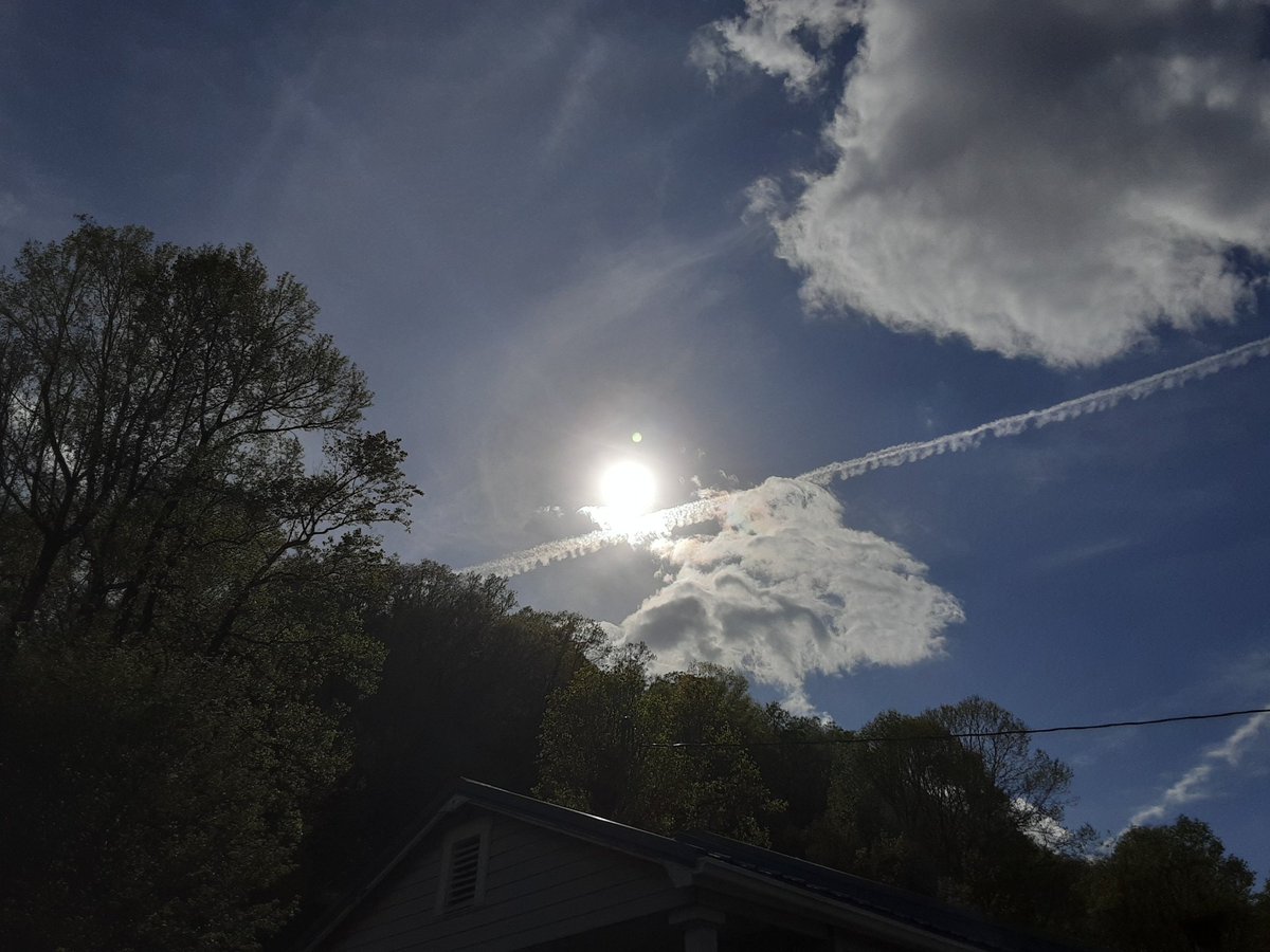 4:54pm Wv. They're still spraying. Trying to white it out, and tomorrow is supposed to be crystal clear. We will see about that! #wedonotconsent #chemtrails #blockthesun #poisonsky #populationcontrol #GeoEngineering #LookUp