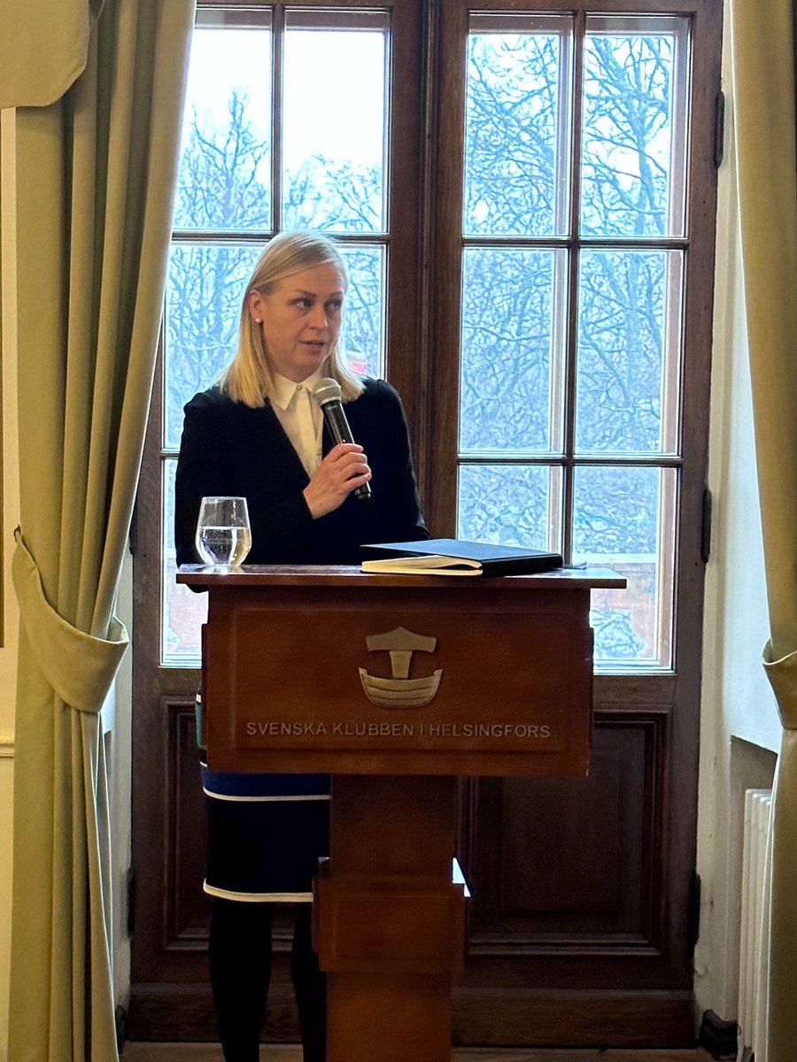 Ikväll på Svenska Klubben i Helsingfors, hade vi den stora äran att få höra vår utrikesminister <a href="/elinavaltonen/">Elina Valtonen</a> berätta om aktuella frågor inom utrikes- och säkerhetspolitiken. Världen är full av konflikter. Tack för en pålitlig och betryggande analys.