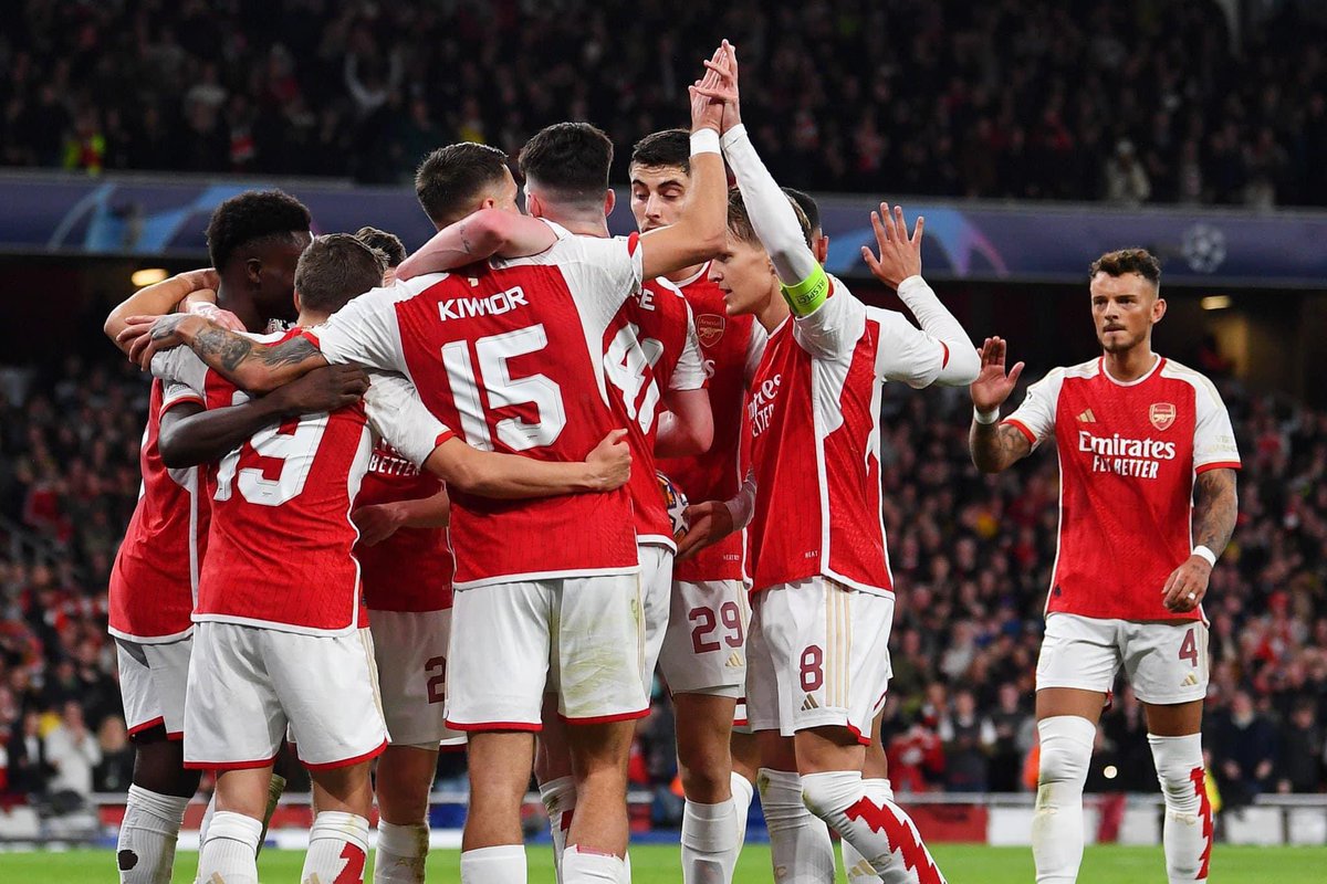 We win and lose together ❤️ Thank you @Arsenal For the New Era .. ENAKU ZINO LWAKIRI TUBAYOO NE KA HOPE, we are not like the other guys abali ku PAGE 2😜😜😂🙌🏿🏃🏿