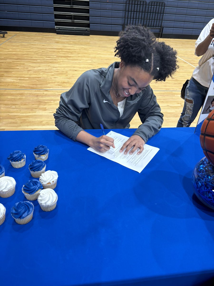 The Popular Girl tweet media