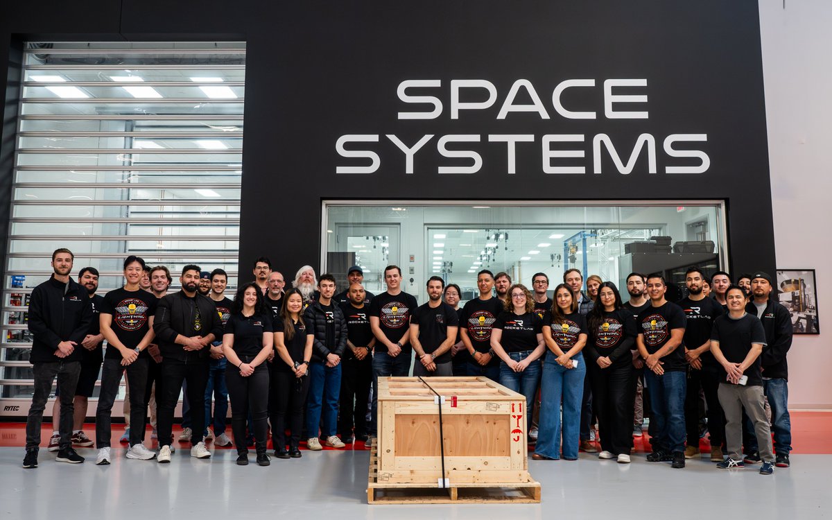 Big milestone for our space systems team. The first payload module for our constellation of 17 spacecraft for @MDA_Space and @Globalstar has been shipped! Learn more about this $143 million contract: rocketlabusa.com/missions/upcom…