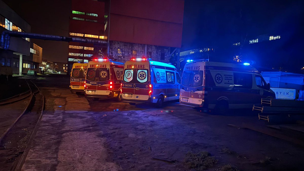 wprwkatowicach's tweet photo. Wstrząs w kopalni Mysłowice-Wesoła na głębokości 665 m ❗️ Na miejscu trwa akcja ratownicza 🚨 W działaniach uczestniczy naszych 8 zespołów ratownictwa medycznego oraz Lotnicze Pogotowie Ratunkowe #Ratownik6 🚑🚨🚁Oczekujemy na podjęcie poszkodowanych. https://t.co/caXi0ZSpUI