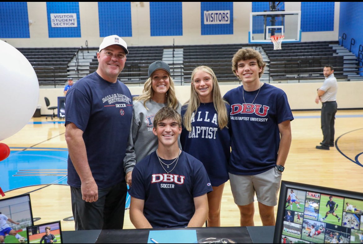 BryanBeck_2005's tweet photo. Signing Day at @ByronNelsonHigh this morning.  Thanks to everyone who came out to support me.  Huge thank you to my family for always being my biggest fans. @bnhsmenssoccer @Gosset41 @50_50Pod @DBUMensSoccer @PrepSoccerTX @SolarSoccerClub https://t.co/6EIquiu3J9