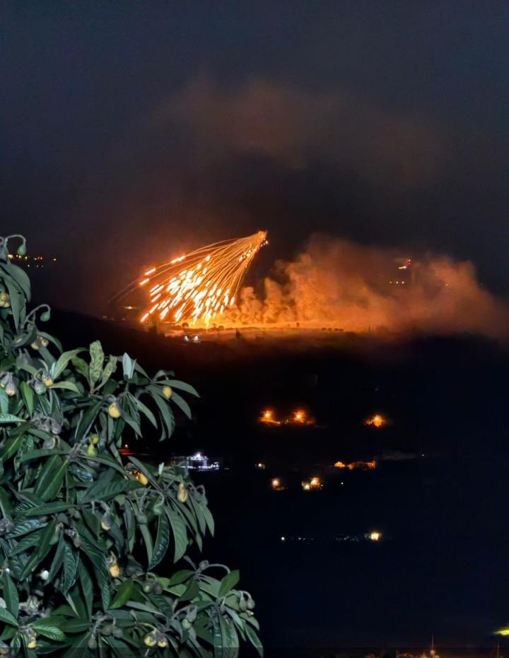 قصف مدفعي صاروخي و فسفوري متواصل على بلدة الخيام الآن جنوب لبنان 💔

الله يحمي أهلنا في الجنوب 🙏🏻
#جنوب_لبنان #رعب_الشمال #الجنوب_اللبناني